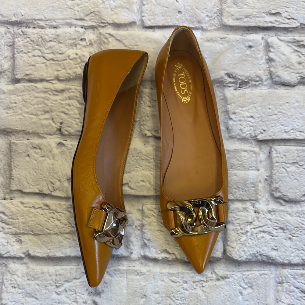 Tod's Mustard Brown Leather Pointed Toe Flats with Gold Chain